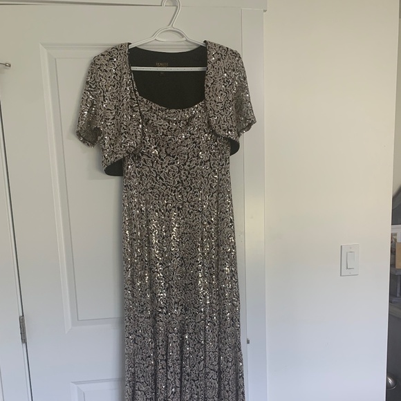 Evening dress - Picture 1 of 4